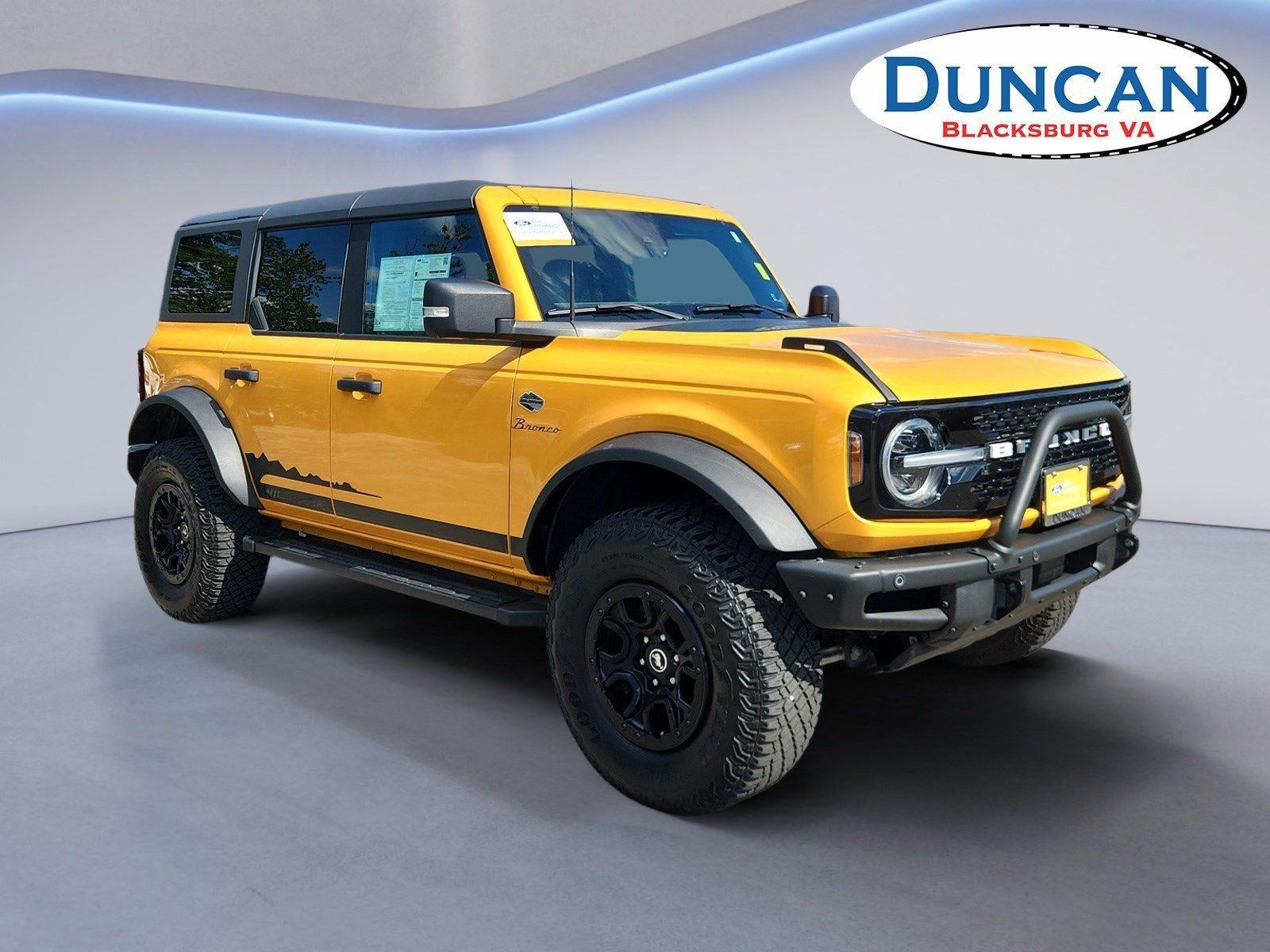 2022 Ford Bronco Wildtrak Advanced in Cyber Orange Metallic Tri-Coat — front three-quarter view