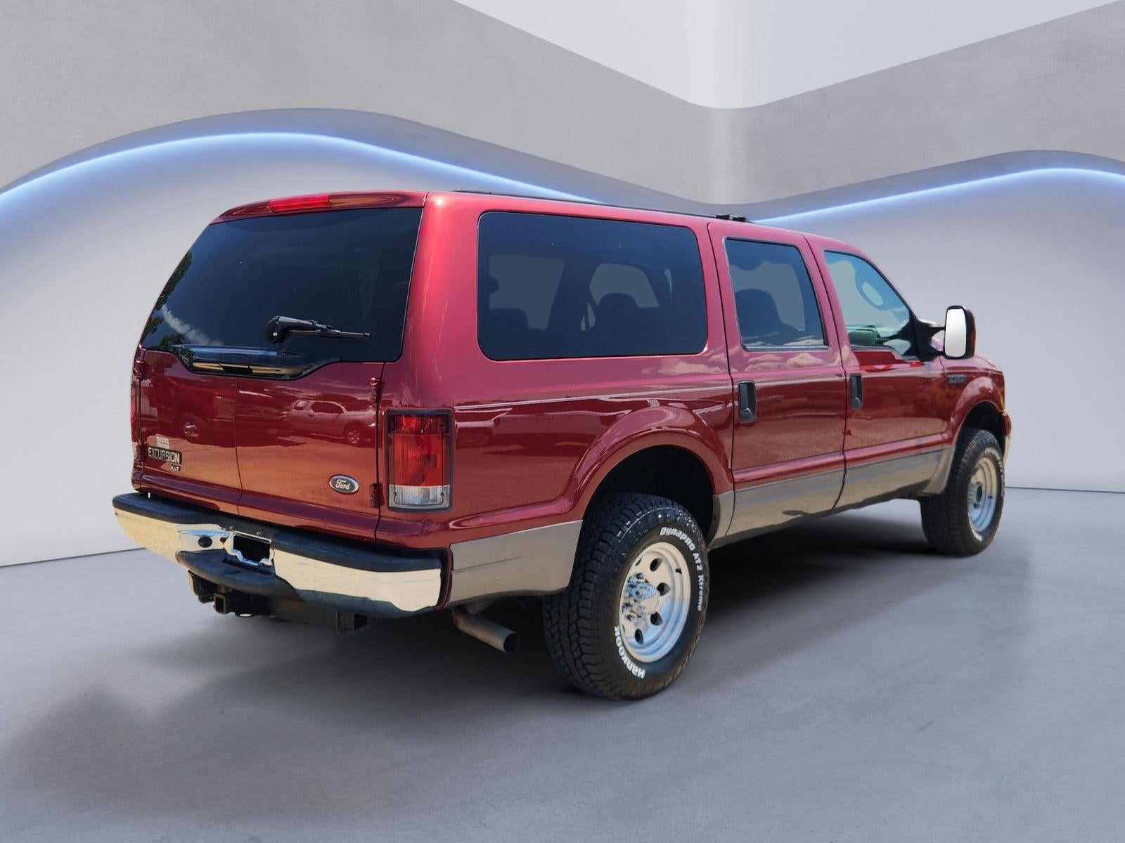 2005 Ford Excursion — rear three-quarter view