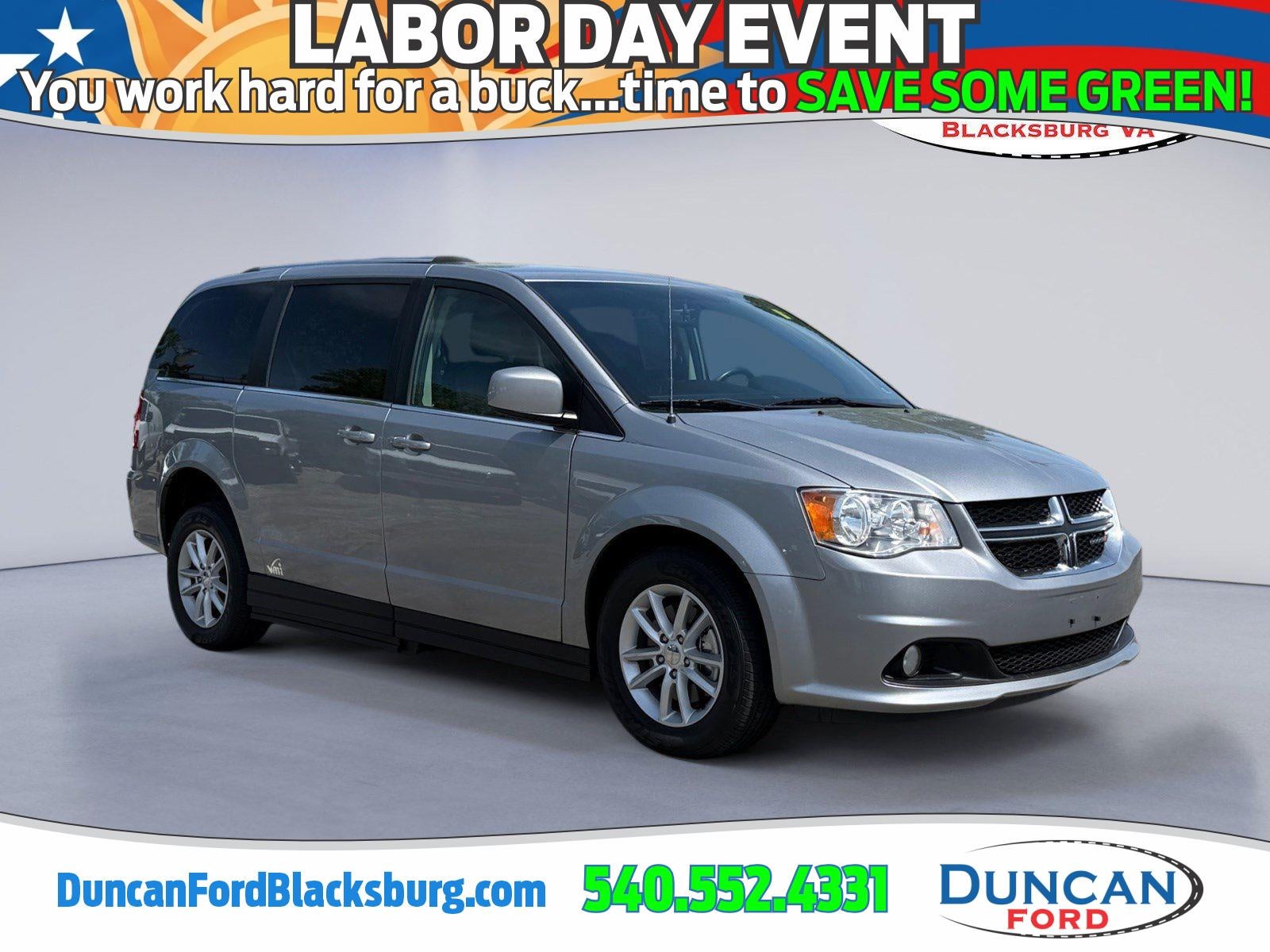 2018 Dodge Grand Caravan SXT in Billet Clearcoat — front three-quarter view