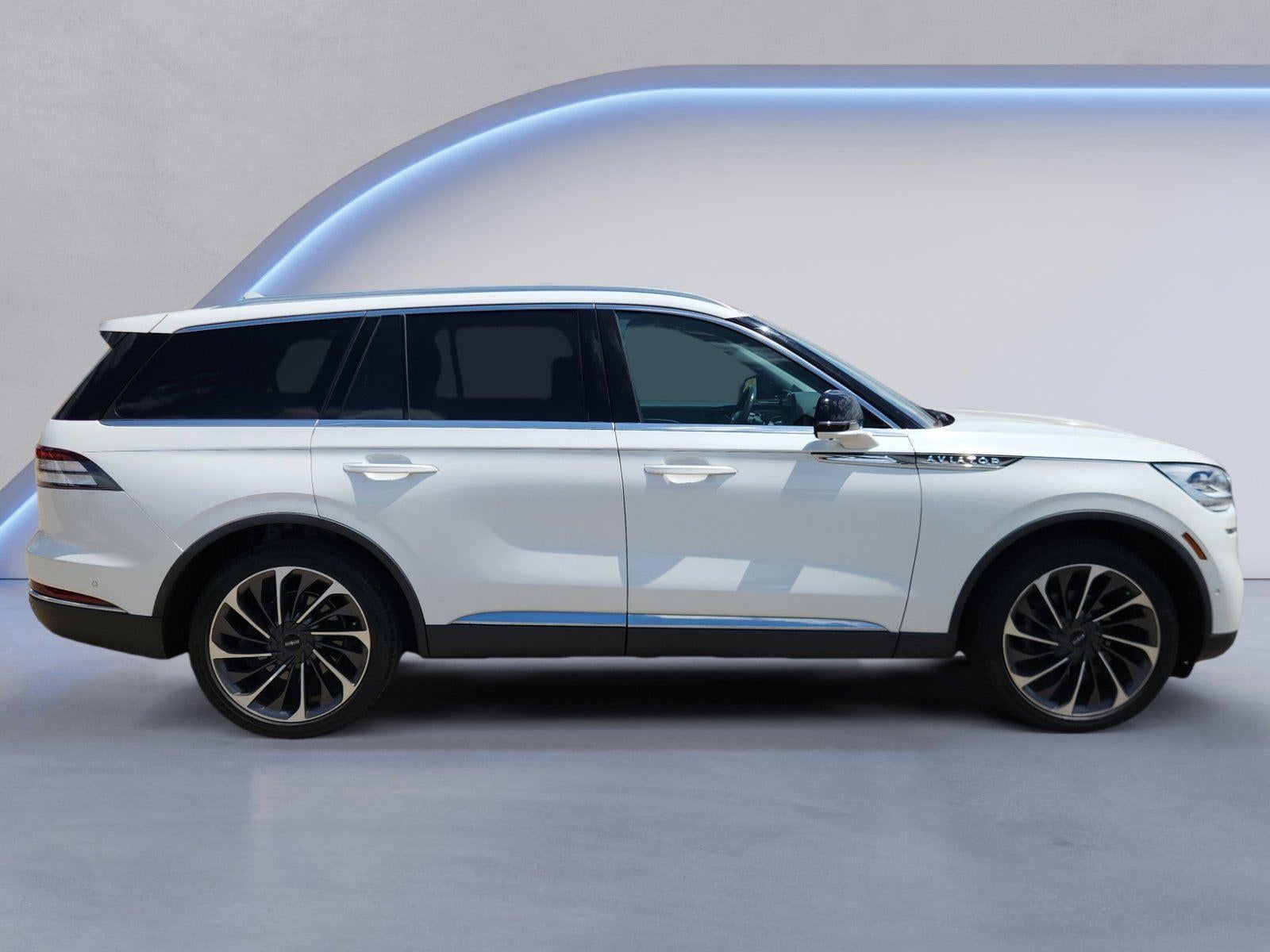 2020 Lincoln Aviator — side profile view